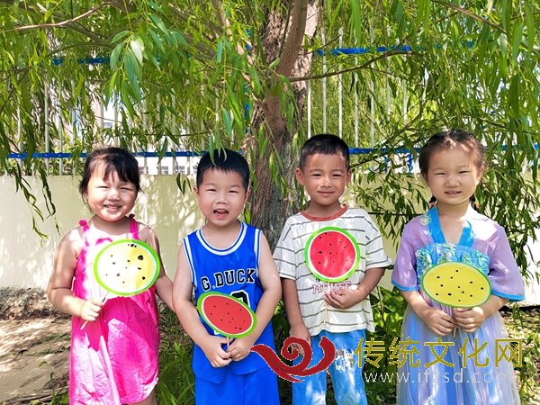 平邑县平邑街道中心幼儿园开展夏至节气活动