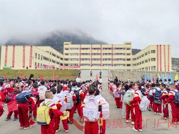 入新校区讲话现场.jpg