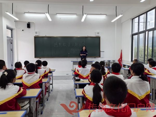 班级感党恩教育主题班会.jpg