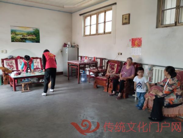 20250520苏家村计生协组织志愿者帮助困难老人打扫家庭卫生、与老人谈心_20250520173143.jpg